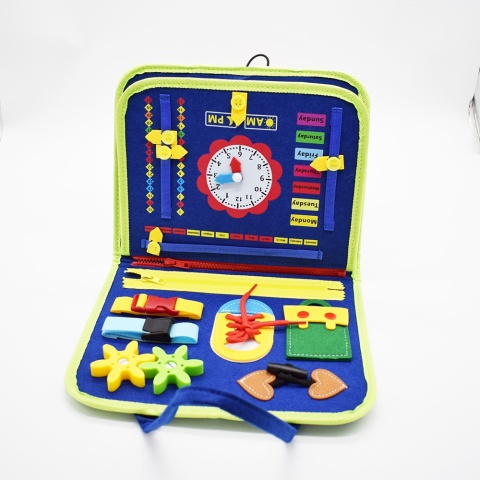 Filcowa tablica manipulacyjna sensoryczna w walizce Montessori edukacyjna